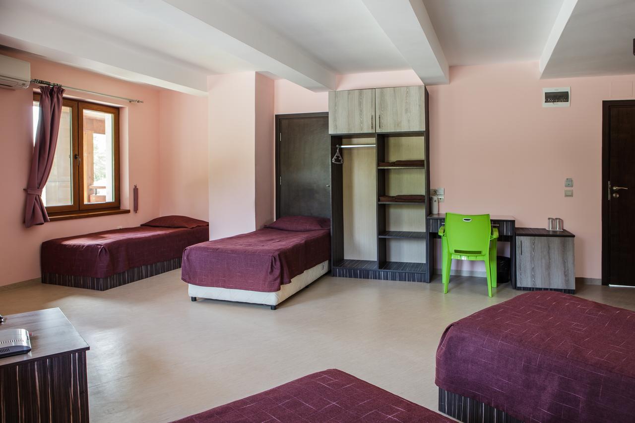Family Hotel Kipra Bagian luar foto